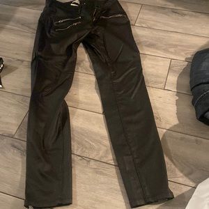 Sneakpeek black straighten leg pants size 9 with sliver zipper on the side